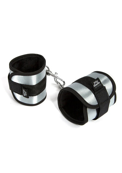 Totally His Soft Handcuffs Fifty Shades of Grey - Happytoys Sexshop: Toys for Feeling Happy & Easy 😊 - Discreet geleverd