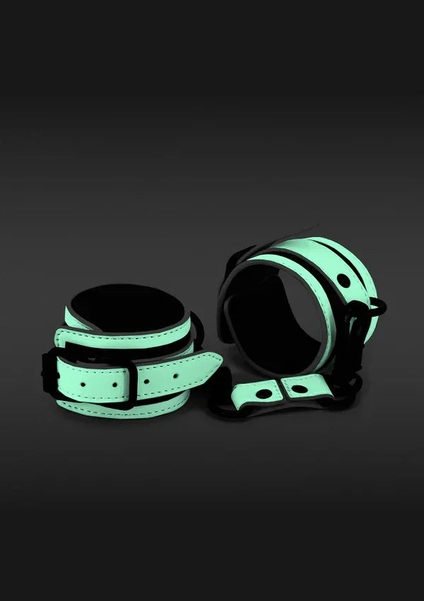 GLO Bondage Wrist Cuff by NS Novelties - Happytoys Sexshop: Toys for Feeling Happy & Easy 😊 - Discreet geleverd