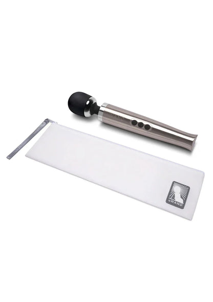 Die Cast Rechargeable Vibrating Massager (silver) by Le Wand - Happytoys Sexshop: Toys for Feeling Happy & Easy 😊 - Discreet geleverd