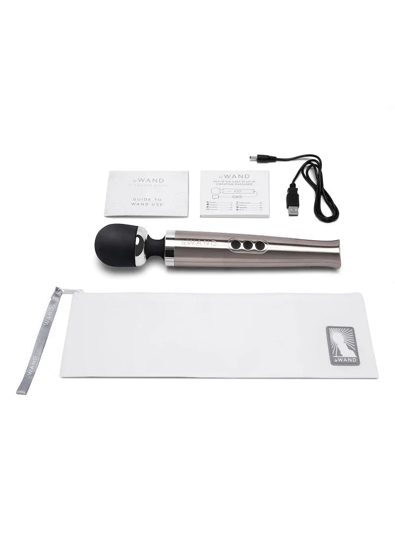 Die Cast Rechargeable Vibrating Massager (silver) by Le Wand - Happytoys Sexshop: Toys for Feeling Happy & Easy 😊 - Discreet geleverd