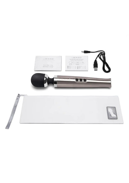 Die Cast Rechargeable Vibrating Massager (silver) by Le Wand - Happytoys Sexshop: Toys for Feeling Happy & Easy 😊 - Discreet geleverd