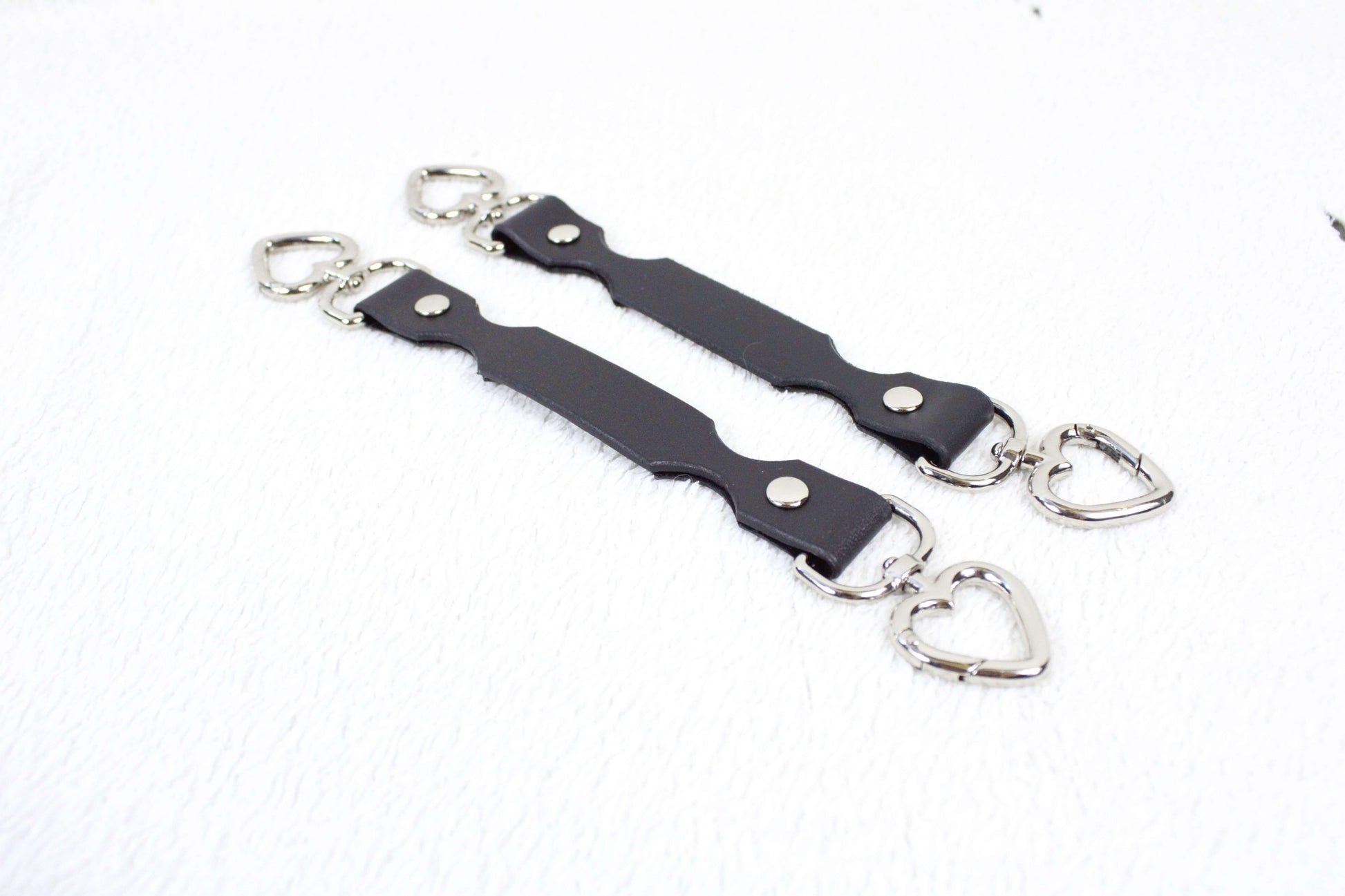 BDSM Accessories Leather Restraint Connector Strap for BDSM Play - Happytoys Sexshop: online sex shop for Feeling Happy & Easy 😊 - Discreet geleverd