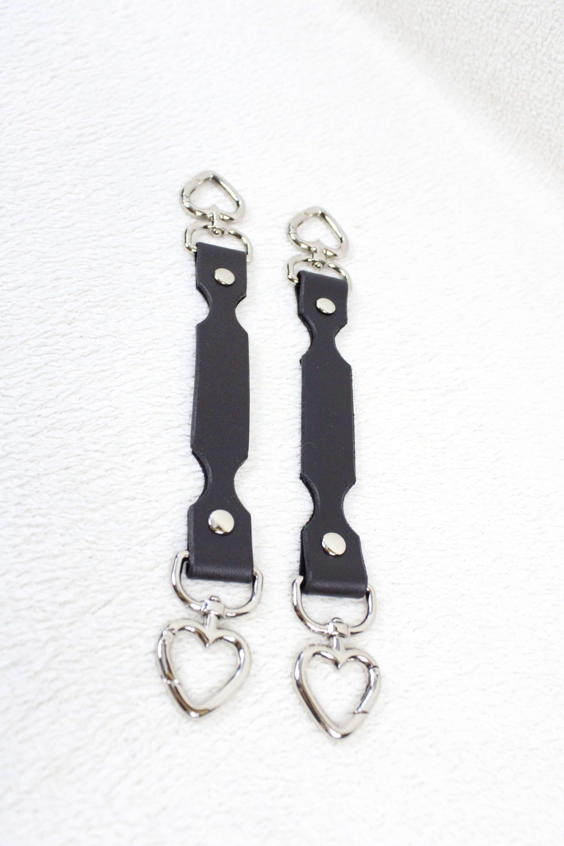 BDSM Accessories Leather Restraint Connector Strap for BDSM Play - Happytoys Sexshop: online sex shop for Feeling Happy & Easy 😊 - Discreet geleverd