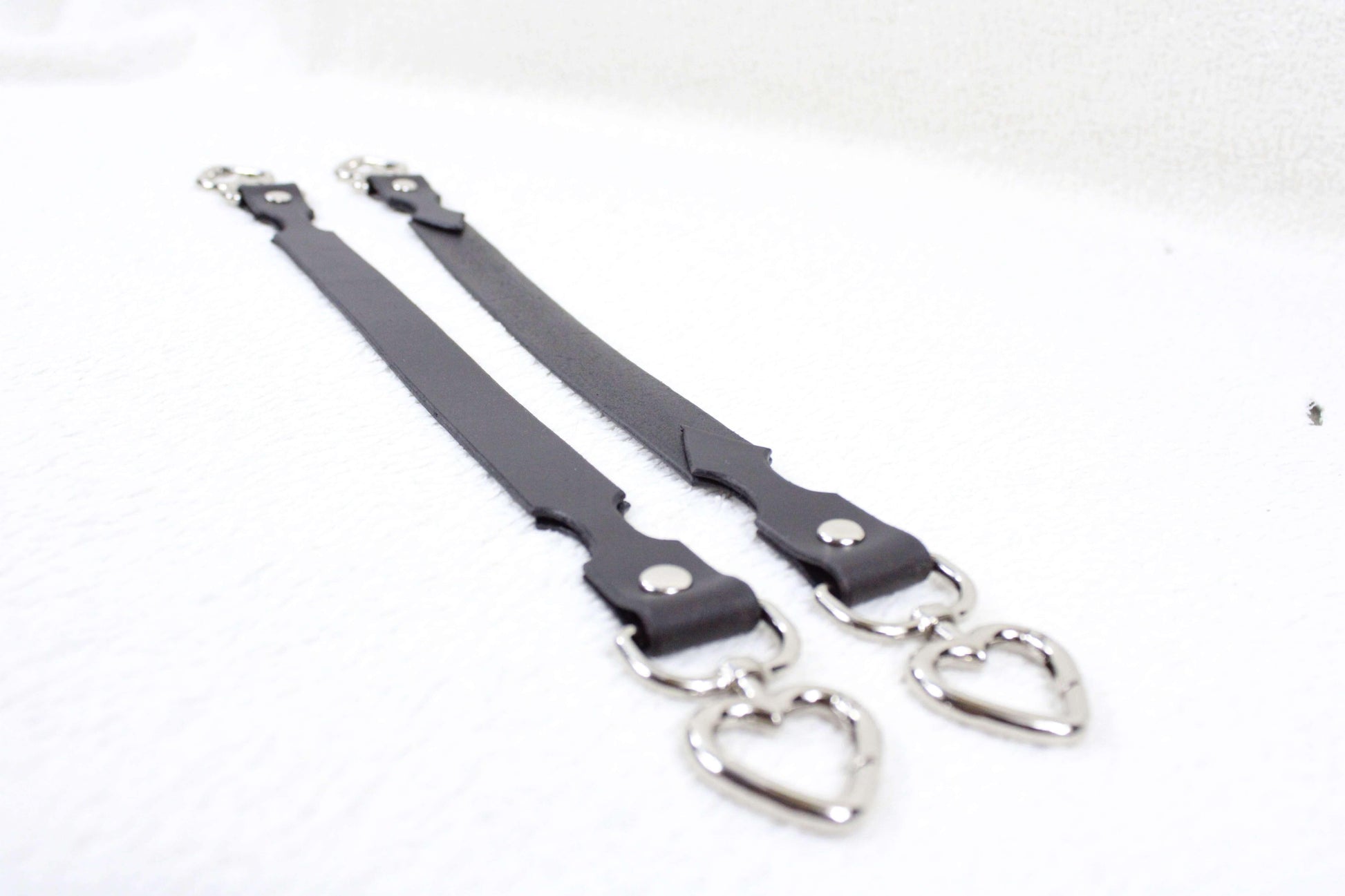 BDSM Gear Heavy-Duty Leather Hogtie Restraint with 4-Way Connector - Happytoys Sexshop: online sex shop for Feeling Happy & Easy 😊 - Discreet geleverd