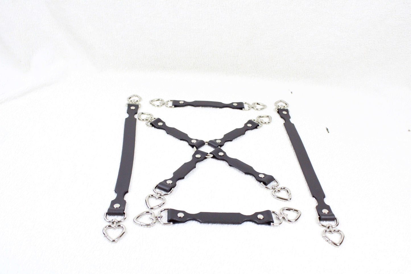 BDSM Accessories Leather Restraint Connector Strap for BDSM Play - Happytoys Sexshop: online sex shop for Feeling Happy & Easy 😊 - Discreet geleverd