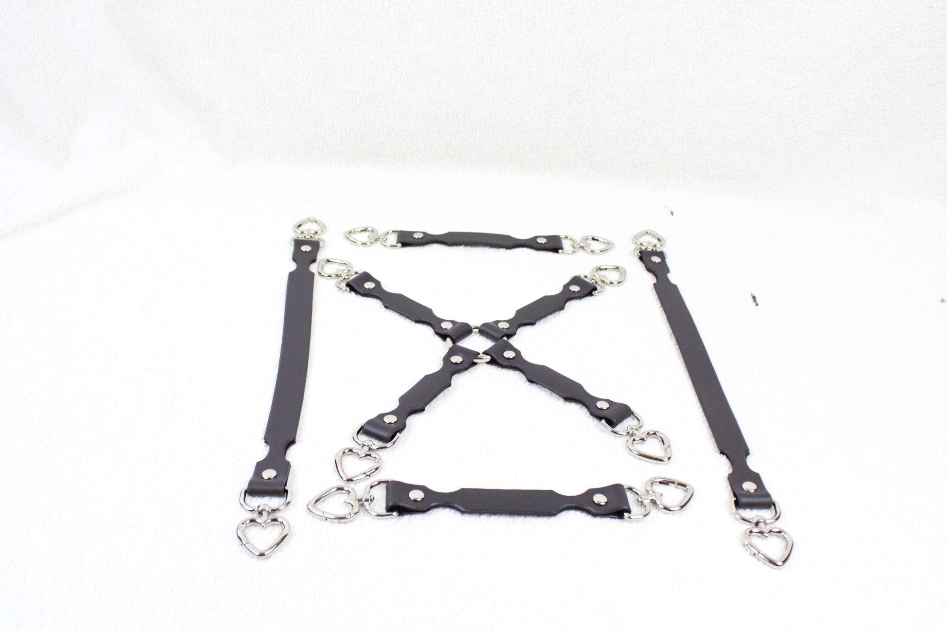 BDSM Accessories Leather Restraint Connector Strap for BDSM Play - Happytoys Sexshop: online sex shop for Feeling Happy & Easy 😊 - Discreet geleverd