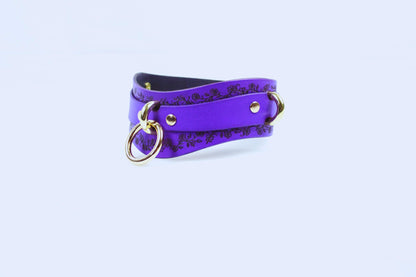 Purple Leather Floral Choker – Elegant Discreet Collar with Gold Rings - Happytoys Sexshop: online sex shop for Feeling Happy & Easy 😊 - Discreet geleverd