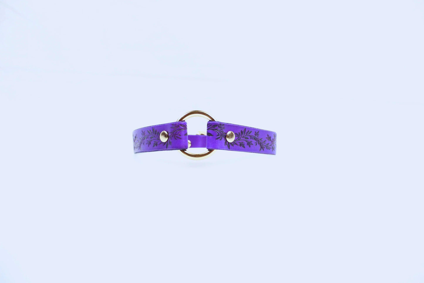 Leaf Pattern Submissive Day Collar – Purple Leather Discreet Jewelry - Happytoys Sexshop: online sex shop for Feeling Happy & Easy 😊 - Discreet geleverd