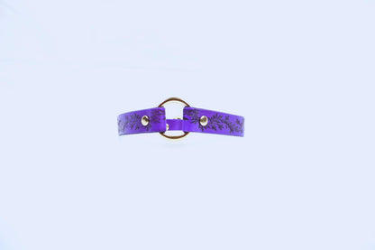 Leaf Pattern Submissive Day Collar – Purple Leather Discreet Jewelry - Happytoys Sexshop: online sex shop for Feeling Happy & Easy 😊 - Discreet geleverd
