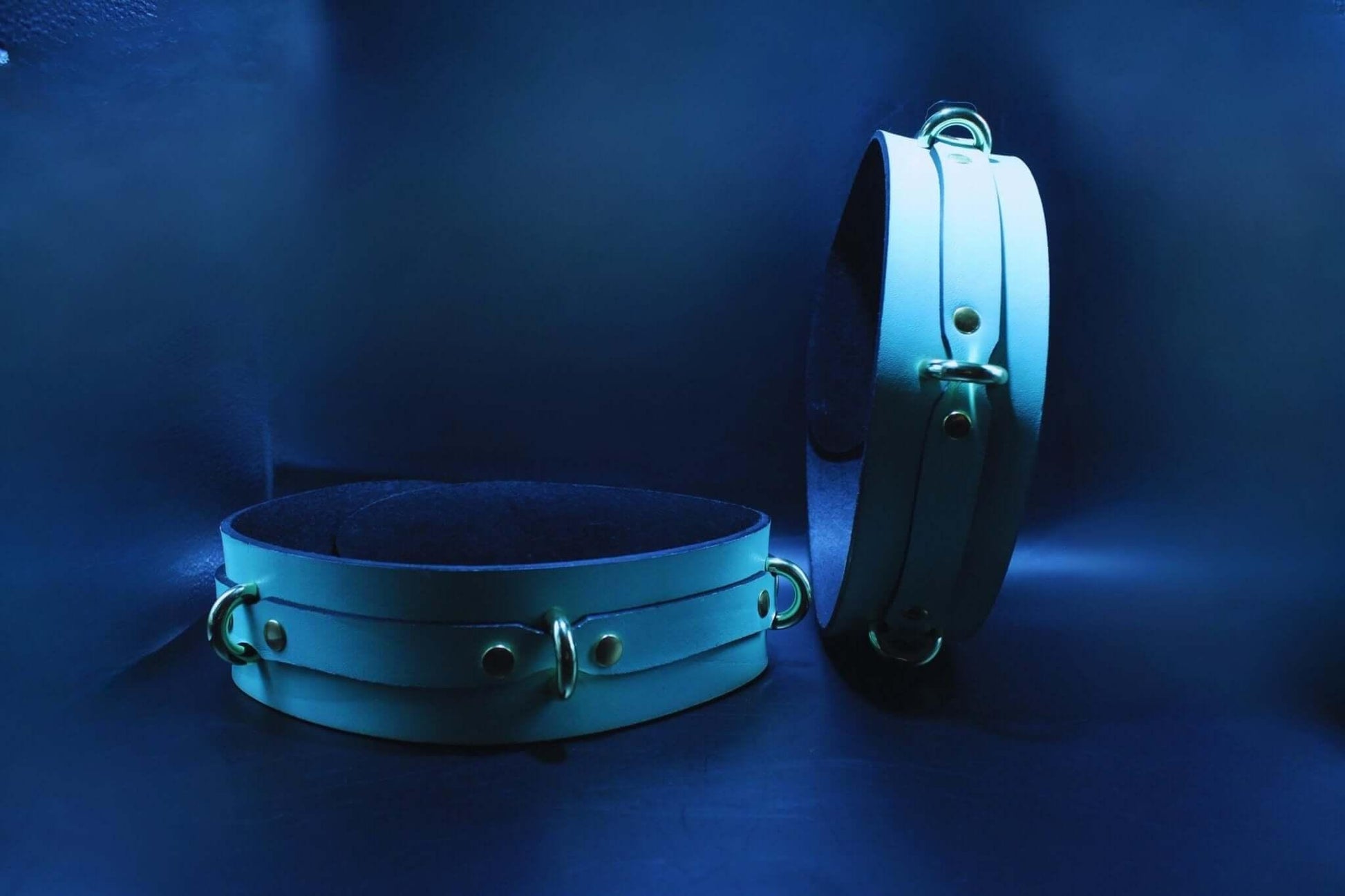 Premium Leather Thigh Cuffs | Premium Restraints Leg Straps - Happytoys Sexshop: online sex shop for Feeling Happy & Easy 😊 - Discreet geleverd