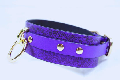 Floral Pattern Submissive Collar – Purple Leather Discreet Day Choker - Happytoys Sexshop: online sex shop for Feeling Happy & Easy 😊 - Discreet geleverd