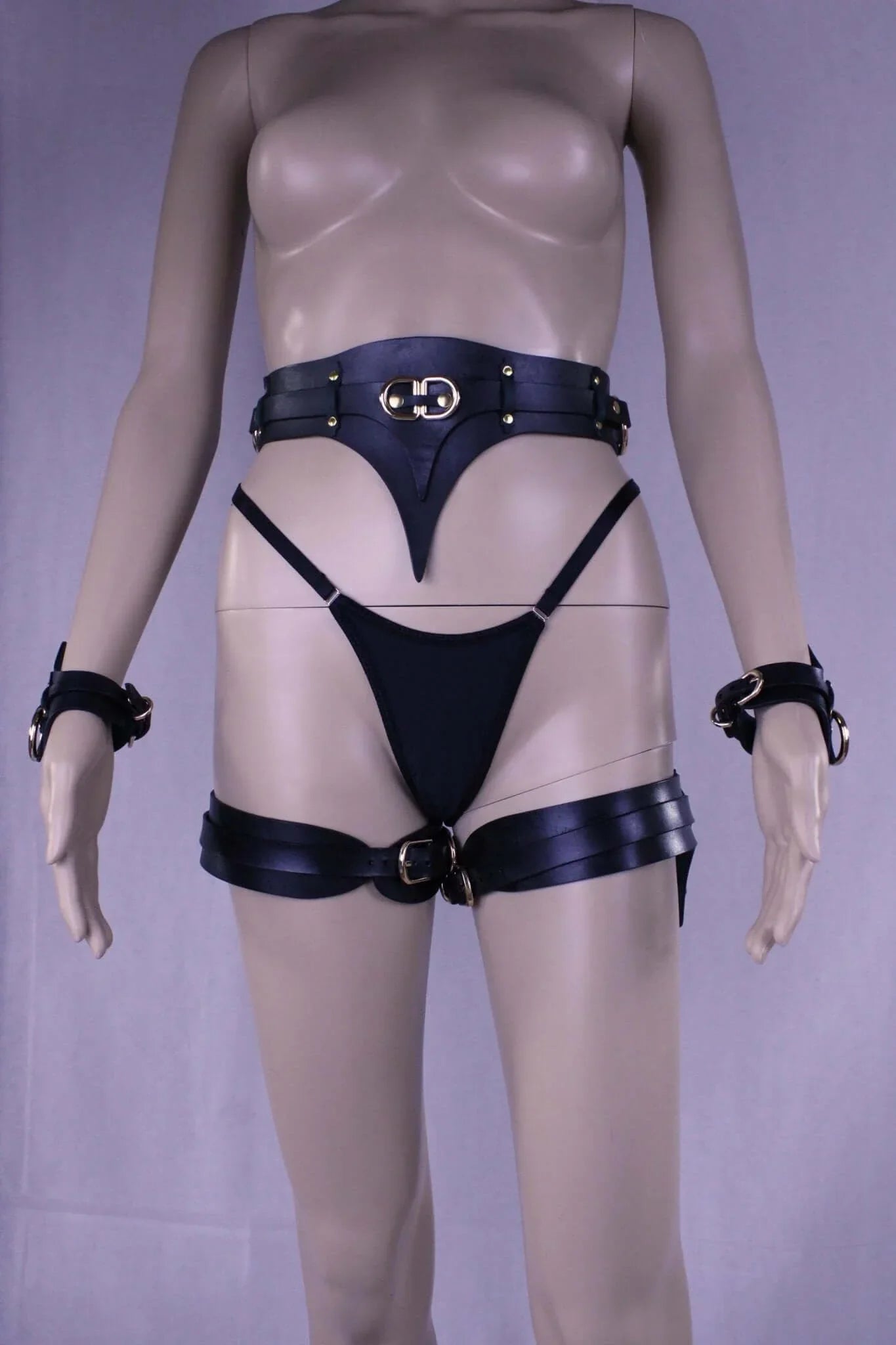 Bondage Gear Leather Thigh Harness Cuffs Set for BDSM Play - Happytoys Sexshop: online sex shop for Feeling Happy & Easy 😊 - Discreet geleverd