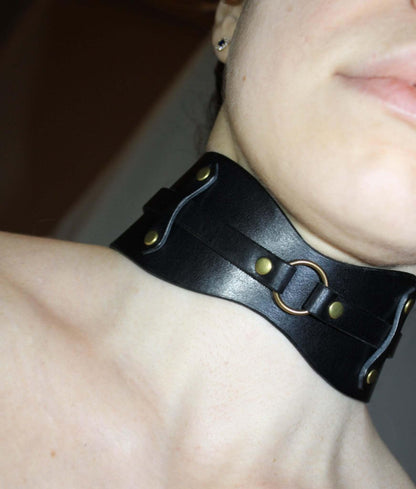 BDSM Collar Edgy O-Ring Collar Choker for Kinky Fashion - Happytoys Sexshop: online sex shop for Feeling Happy & Easy 😊 - Discreet geleverd