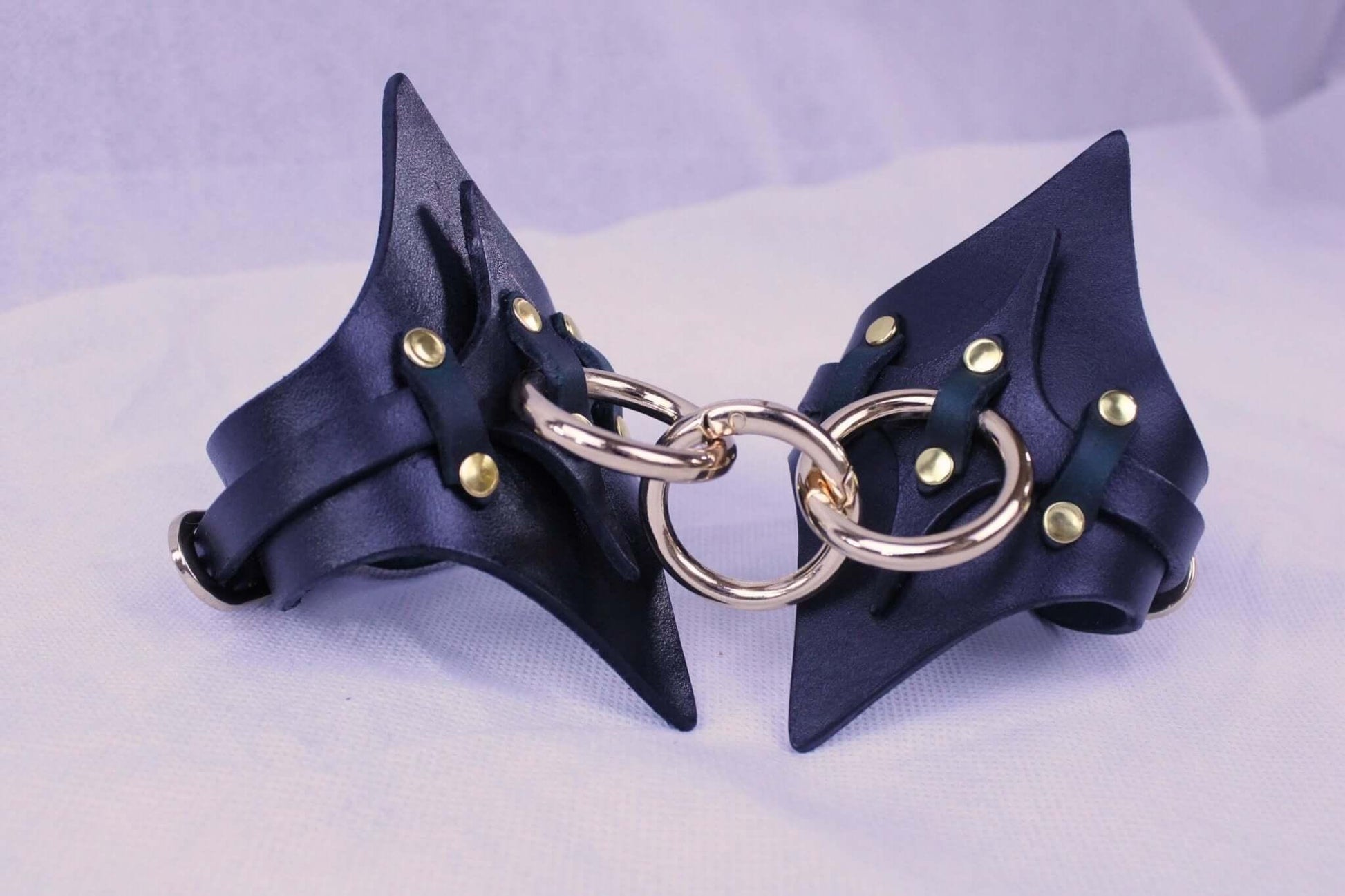 Wrist Cuffs Premium Leather Handcuffs for BDSM Bondage Restraints - Happytoys Sexshop: online sex shop for Feeling Happy & Easy 😊 - Discreet geleverd