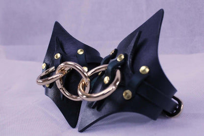 Wrist Cuffs Premium Leather Handcuffs for BDSM Bondage Restraints - Happytoys Sexshop: online sex shop for Feeling Happy & Easy 😊 - Discreet geleverd