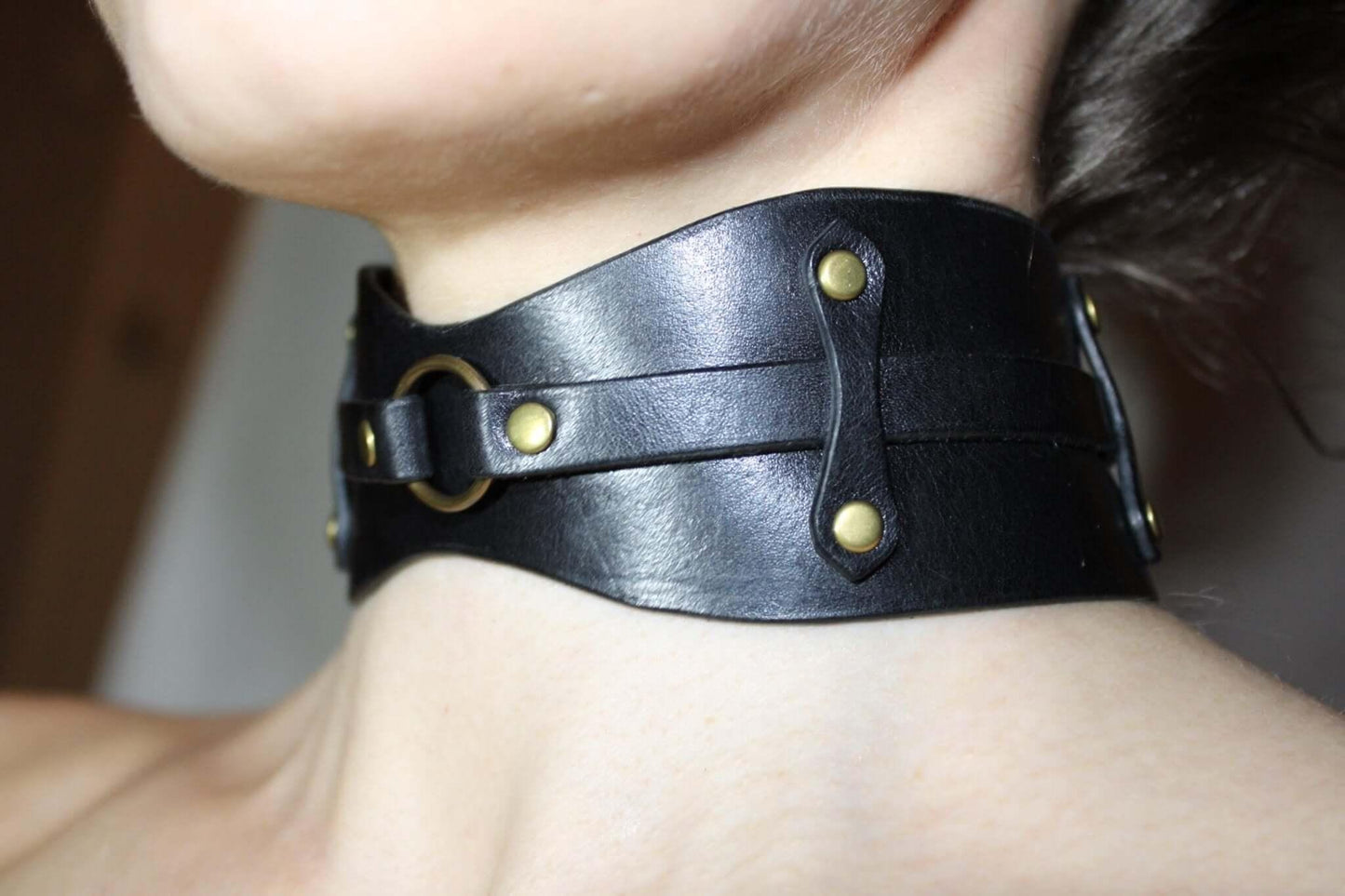 BDSM Collar Edgy O-Ring Collar Choker for Kinky Fashion - Happytoys Sexshop: online sex shop for Feeling Happy & Easy 😊 - Discreet geleverd