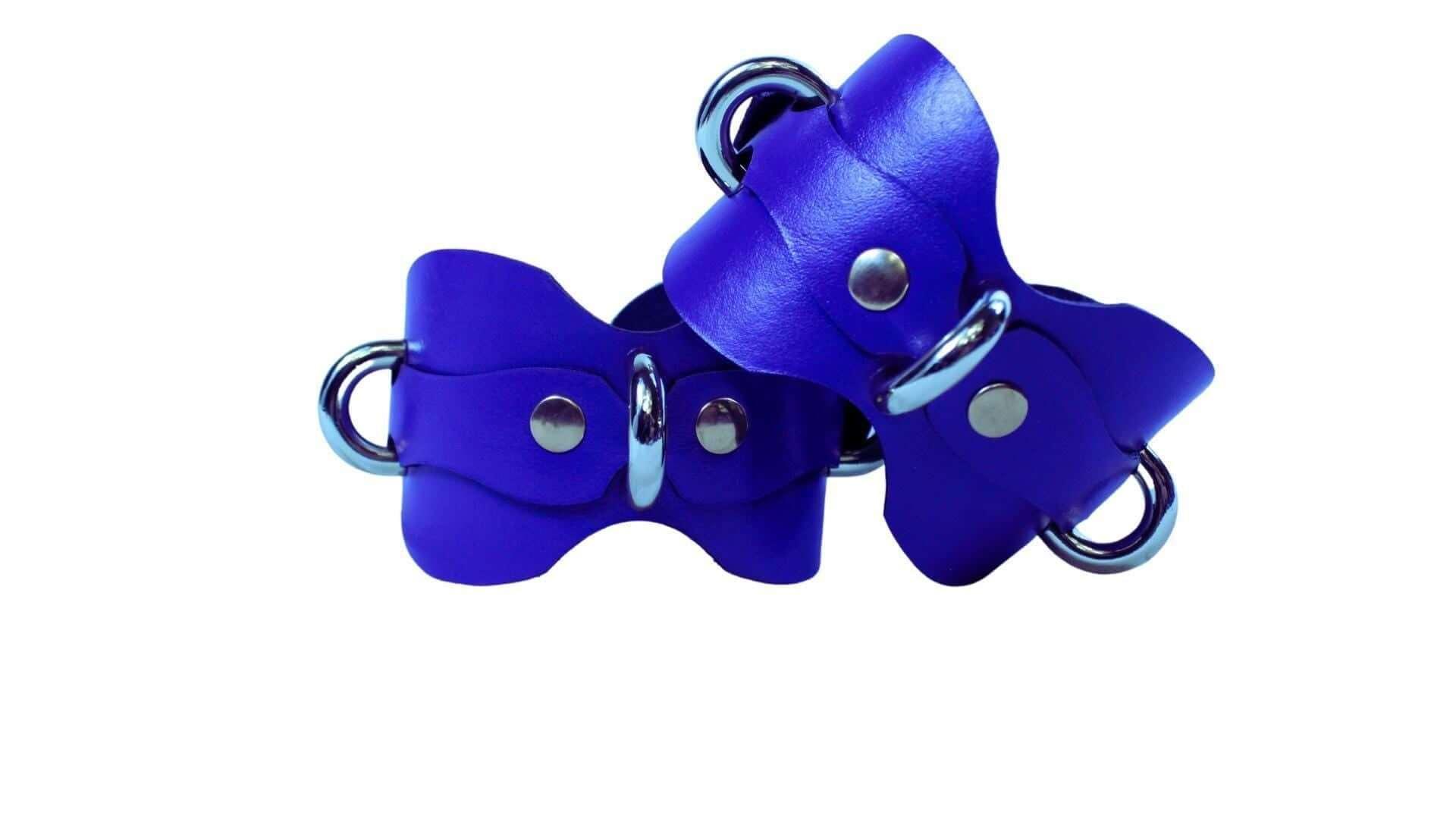 BDSM Gear Handmade Leather Wrist Cuffs with D-Rings - Happytoys Sexshop: online sex shop for Feeling Happy & Easy 😊 - Discreet geleverd