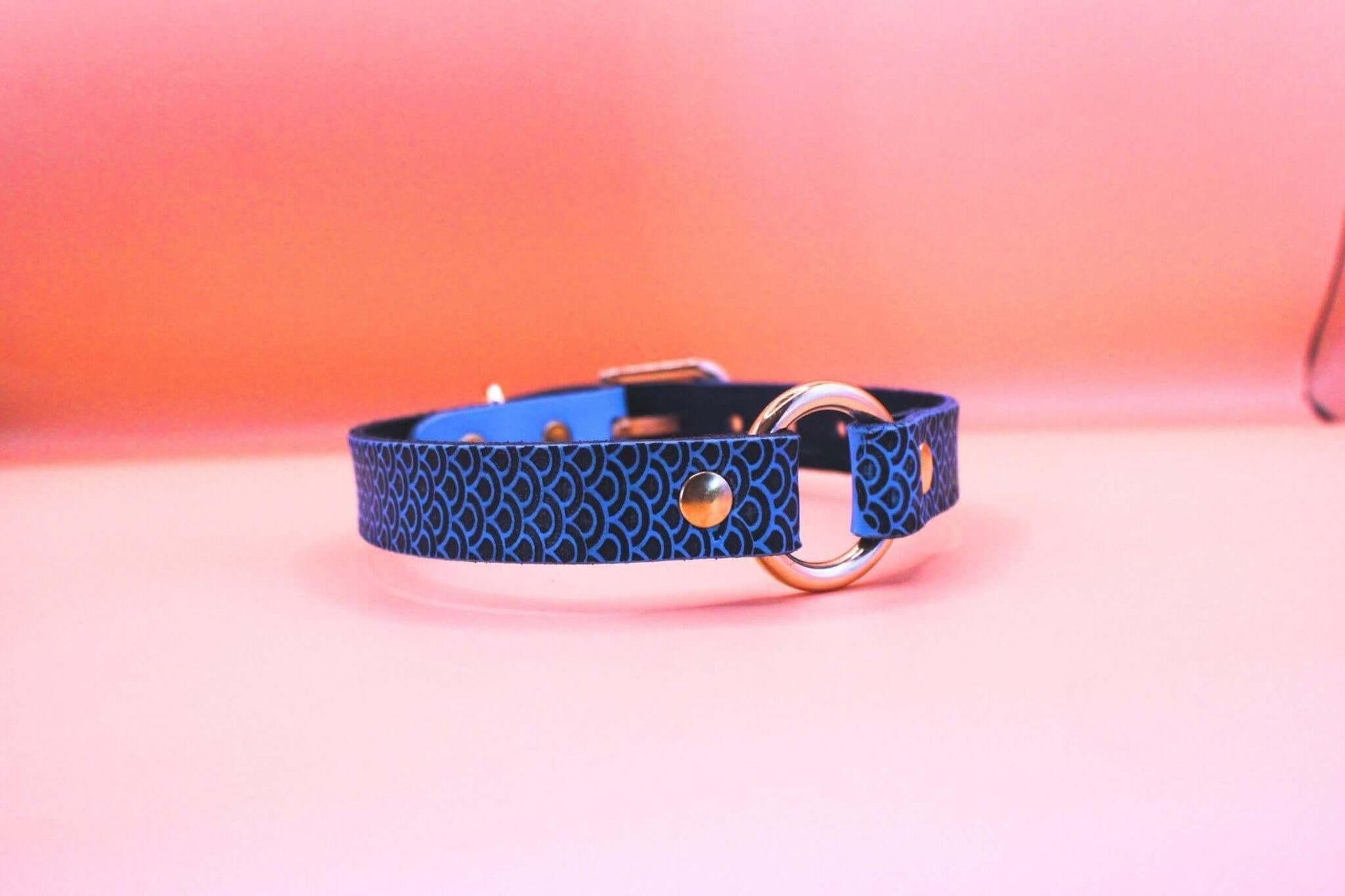 Blue Leather Choker for Submissive Petplay Discreet BDSM Daywear - Happytoys Sexshop: online sex shop for Feeling Happy & Easy 😊 - Discreet geleverd