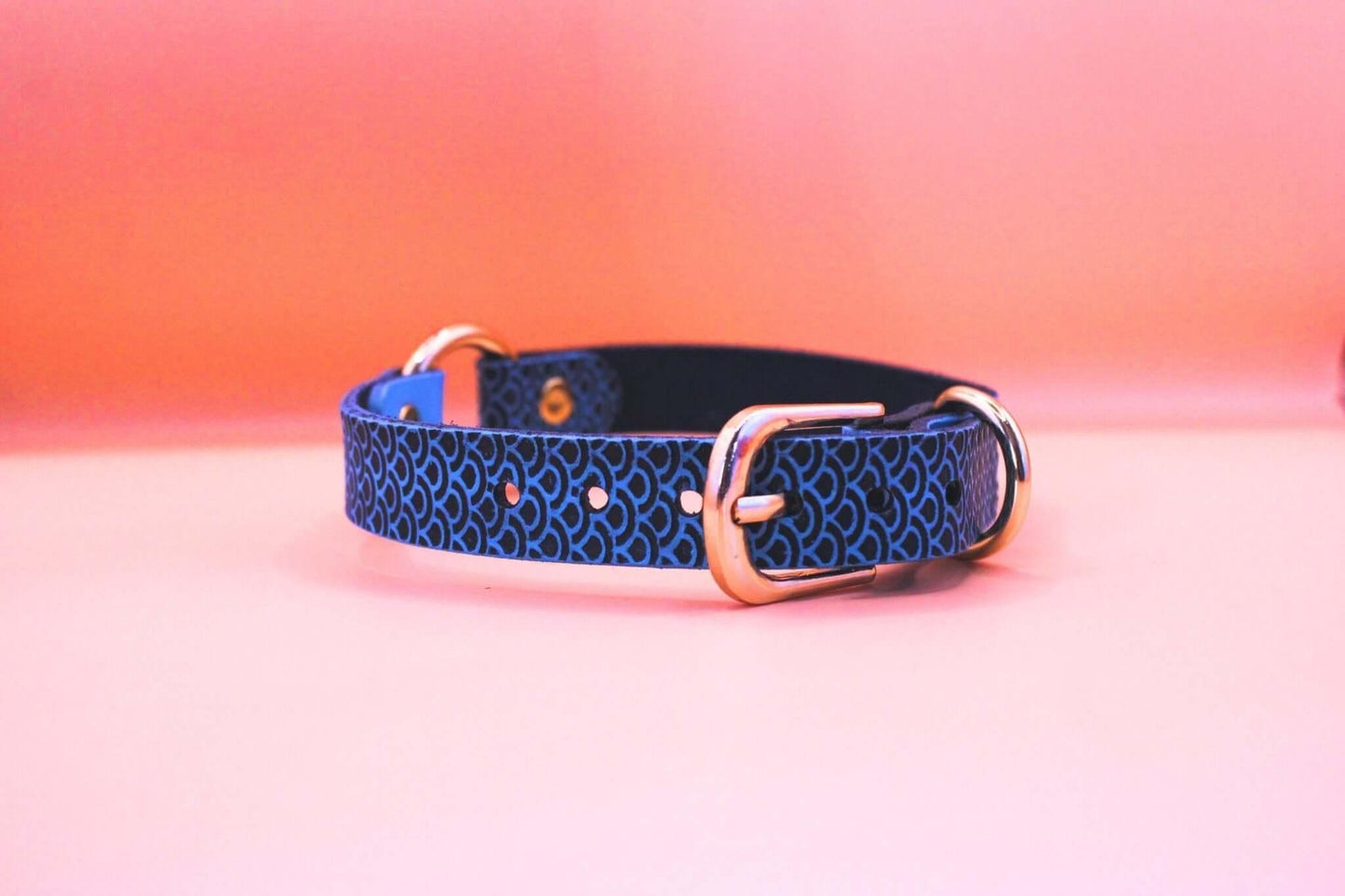 Blue Leather Choker for Submissive Petplay Discreet BDSM Daywear - Happytoys Sexshop: online sex shop for Feeling Happy & Easy 😊 - Discreet geleverd