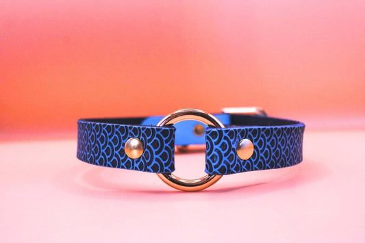 Blue Leather Choker for Submissive Petplay Discreet BDSM Daywear - Happytoys Sexshop: online sex shop for Feeling Happy & Easy 😊 - Discreet geleverd