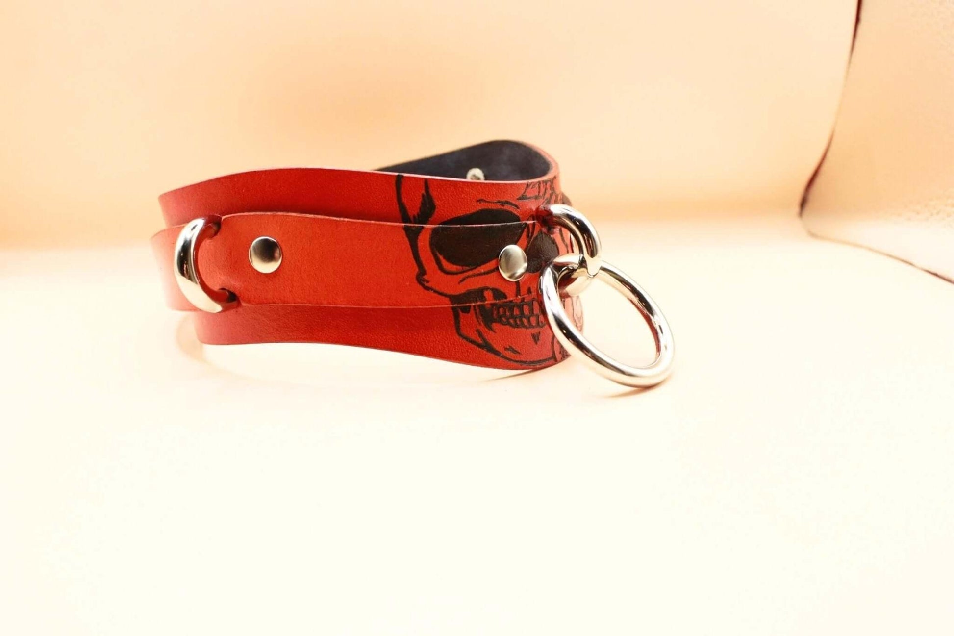 Bold Skull BDSM Collar Leather BDSM Collar for Submissive - Happytoys Sexshop: online sex shop for Feeling Happy & Easy 😊 - Discreet geleverd