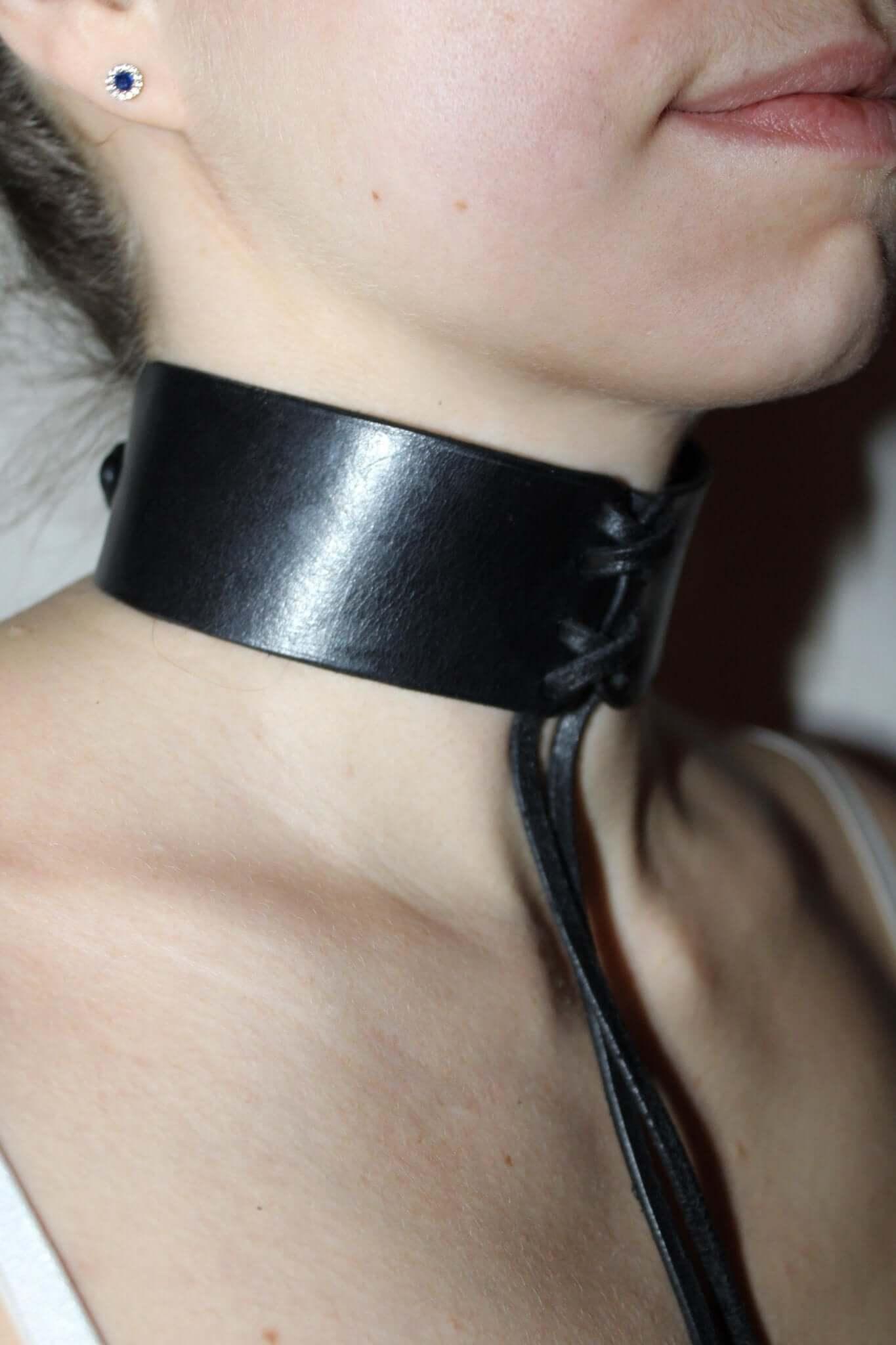 Leather Choker Collar for BDSM Roleplay and Fetish Wear - Happytoys Sexshop: online sex shop for Feeling Happy & Easy 😊 - Discreet geleverd
