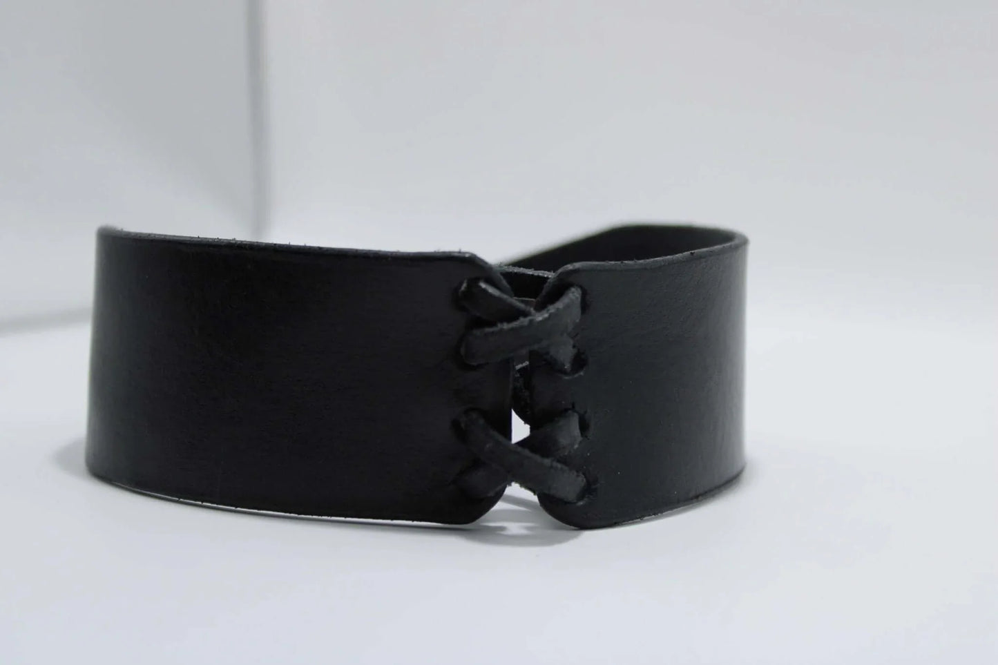 Leather Choker Collar for BDSM Roleplay and Fetish Wear - Happytoys Sexshop: online sex shop for Feeling Happy & Easy 😊 - Discreet geleverd