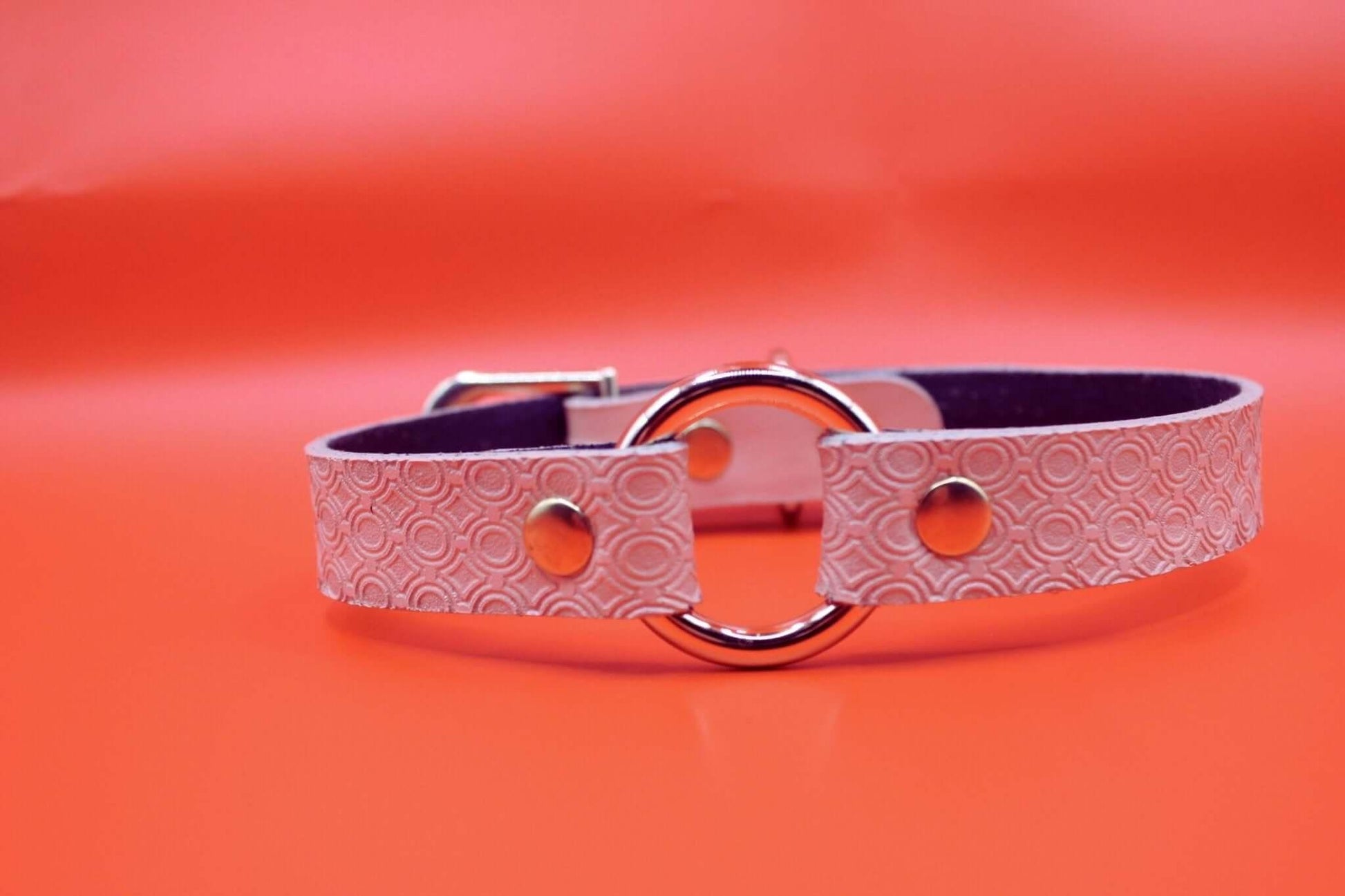 Submissive Collar Pink Leather Day Collar Choker for Petplay - Happytoys Sexshop: online sex shop for Feeling Happy & Easy 😊 - Discreet geleverd