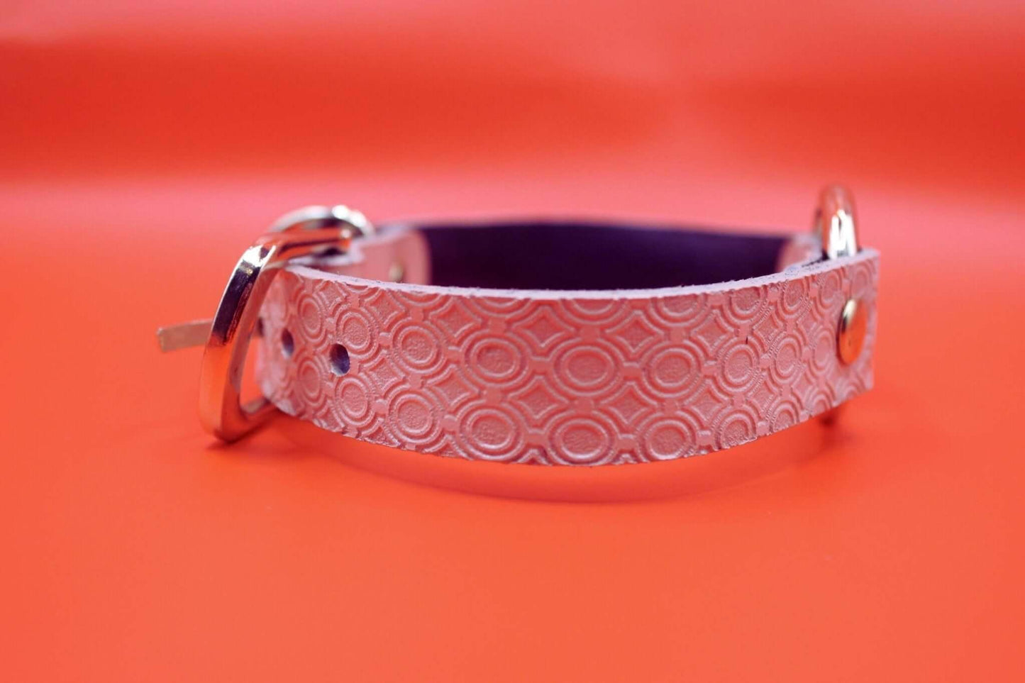 Submissive Collar Pink Leather Day Collar Choker for Petplay - Happytoys Sexshop: online sex shop for Feeling Happy & Easy 😊 - Discreet geleverd