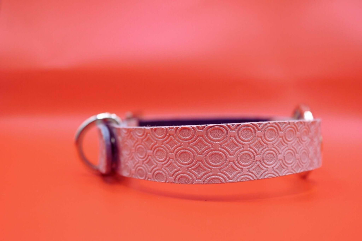 Submissive Collar Pink Leather Day Collar Choker for Petplay - Happytoys Sexshop: online sex shop for Feeling Happy & Easy 😊 - Discreet geleverd