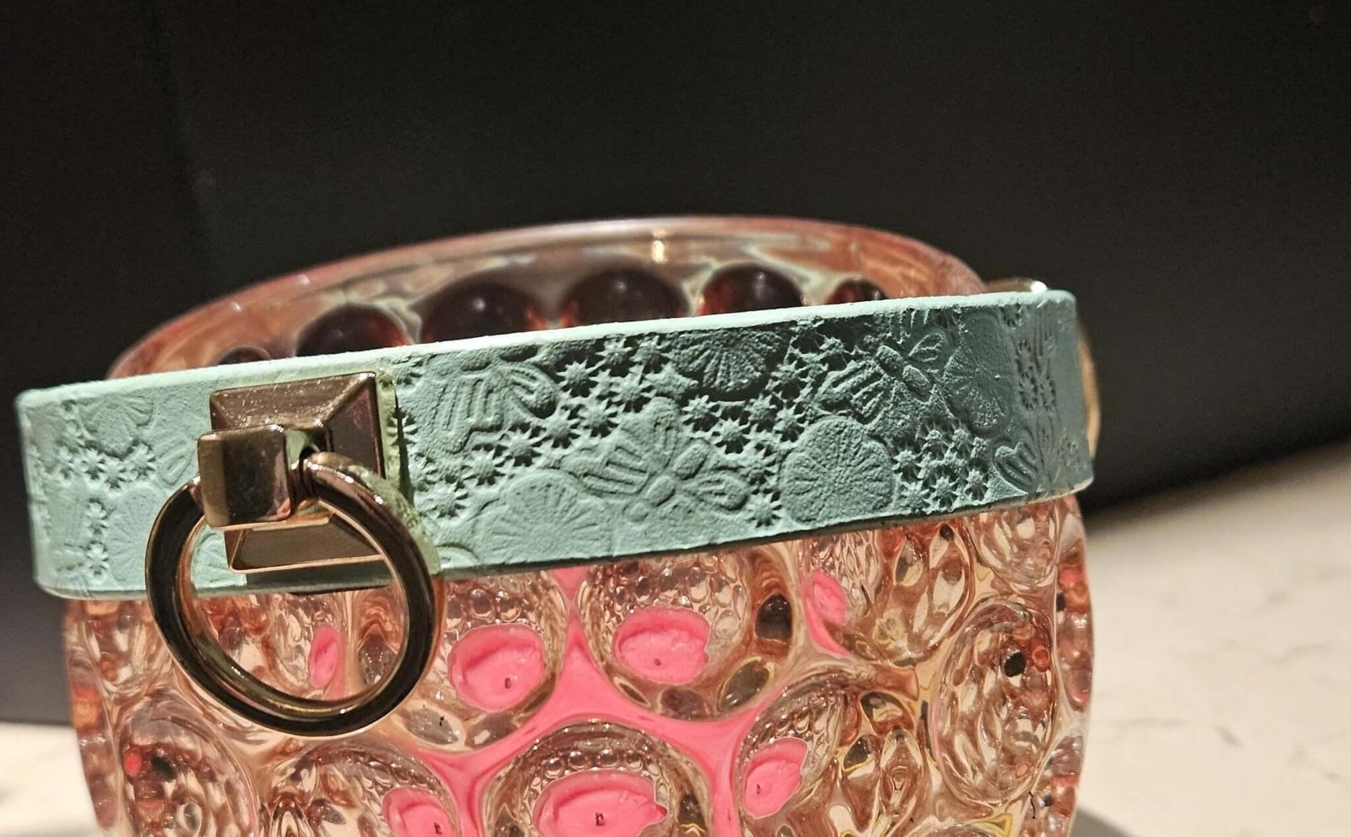 Choker Collar Elegant Floralwith Butterfly Design - Happytoys Sexshop: online sex shop for Feeling Happy & Easy 😊 - Discreet geleverd