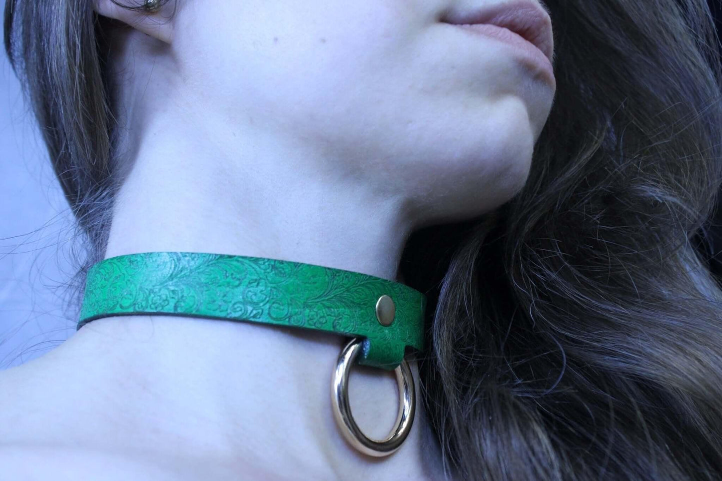 Emerald Green Leather Choker Floral Submissive Collar Jewelry for Day - Happytoys Sexshop: online sex shop for Feeling Happy & Easy 😊 - Discreet geleverd