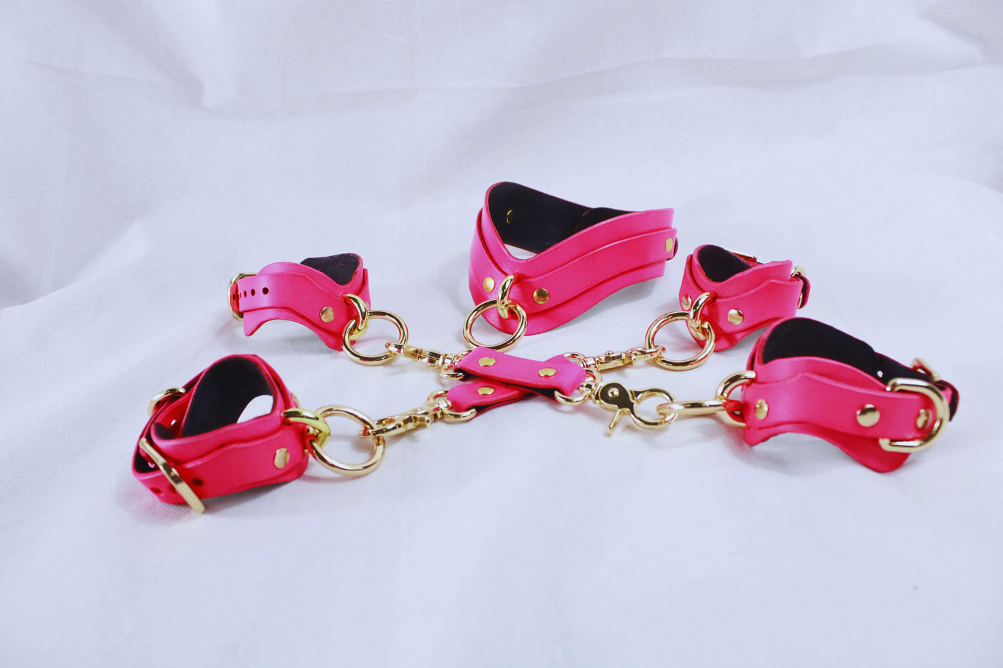 Bondage Gear Restraint Set with Collar Cuffs Leash - Happytoys Sexshop: online sex shop for Feeling Happy & Easy 😊 - Discreet geleverd