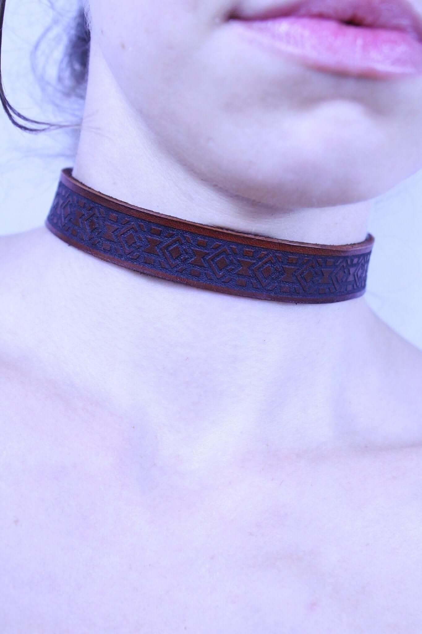 Submissive Collar Geometric Elegant Day Collar for Submissive - Happytoys Sexshop: online sex shop for Feeling Happy & Easy 😊 - Discreet geleverd