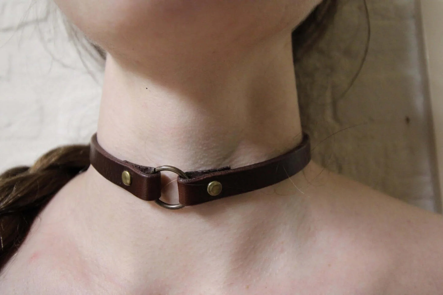 Classic Leather Choker - Gothic Bondage Collar for Alt Fashion - Happytoys Sexshop: online sex shop for Feeling Happy & Easy 😊 - Discreet geleverd