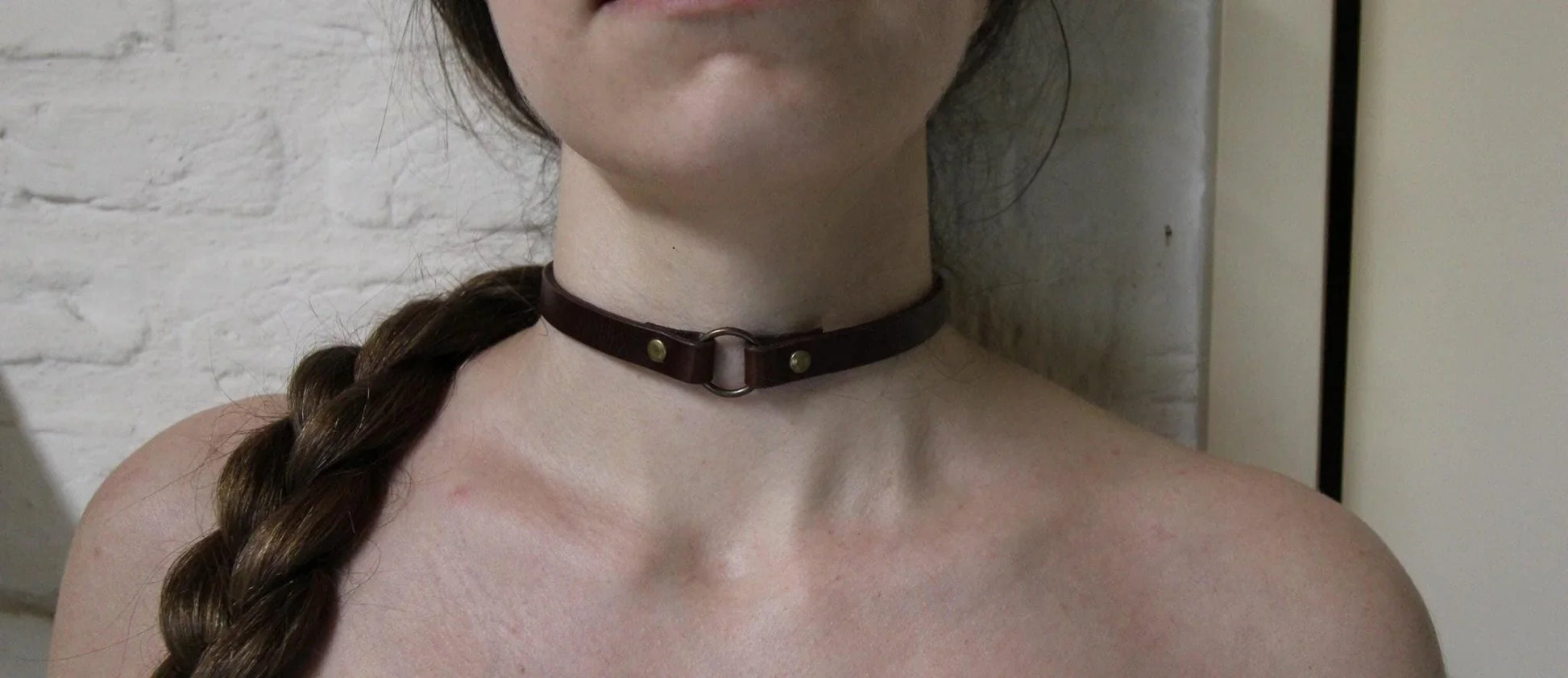 Classic Leather Choker - Gothic Bondage Collar for Alt Fashion - Happytoys Sexshop: online sex shop for Feeling Happy & Easy 😊 - Discreet geleverd