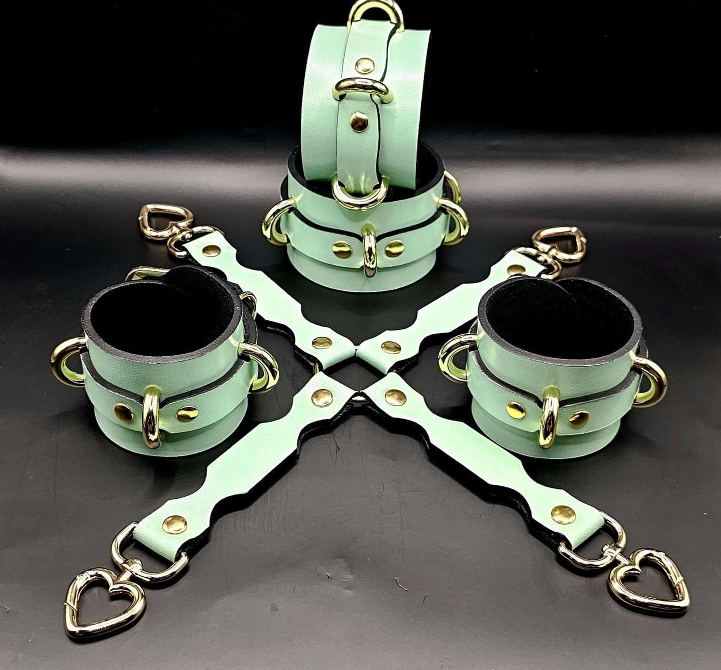Wrist Cuffs- Adjustable Wrist Ankle Restraints for BDSM Play - Happytoys Sexshop: online sex shop for Feeling Happy & Easy 😊 - Discreet geleverd