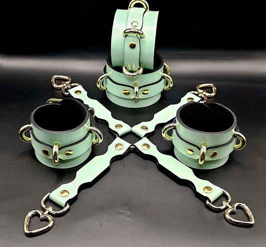 Wrist Cuffs- Adjustable Wrist Ankle Restraints for BDSM Play - Happytoys Sexshop: online sex shop for Feeling Happy & Easy 😊 - Discreet geleverd