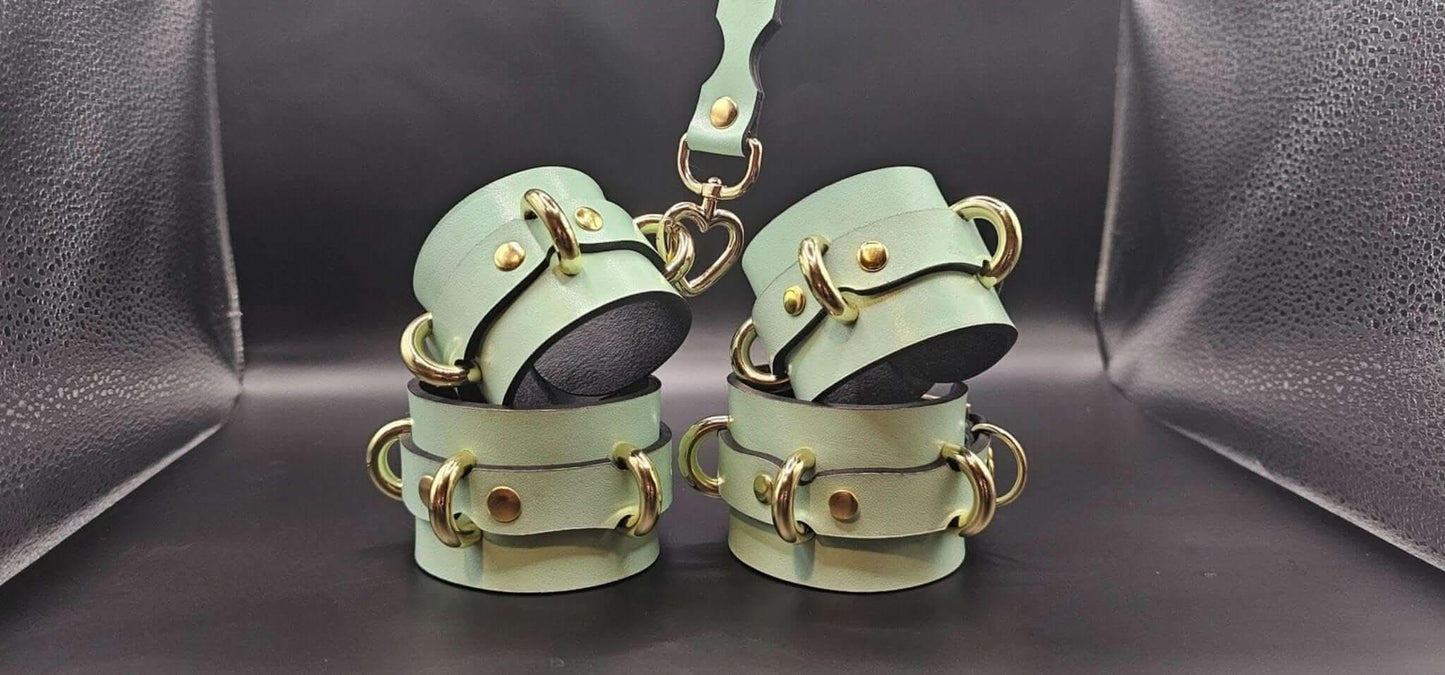 Wrist Cuffs- Adjustable Wrist Ankle Restraints for BDSM Play - Happytoys Sexshop: online sex shop for Feeling Happy & Easy 😊 - Discreet geleverd