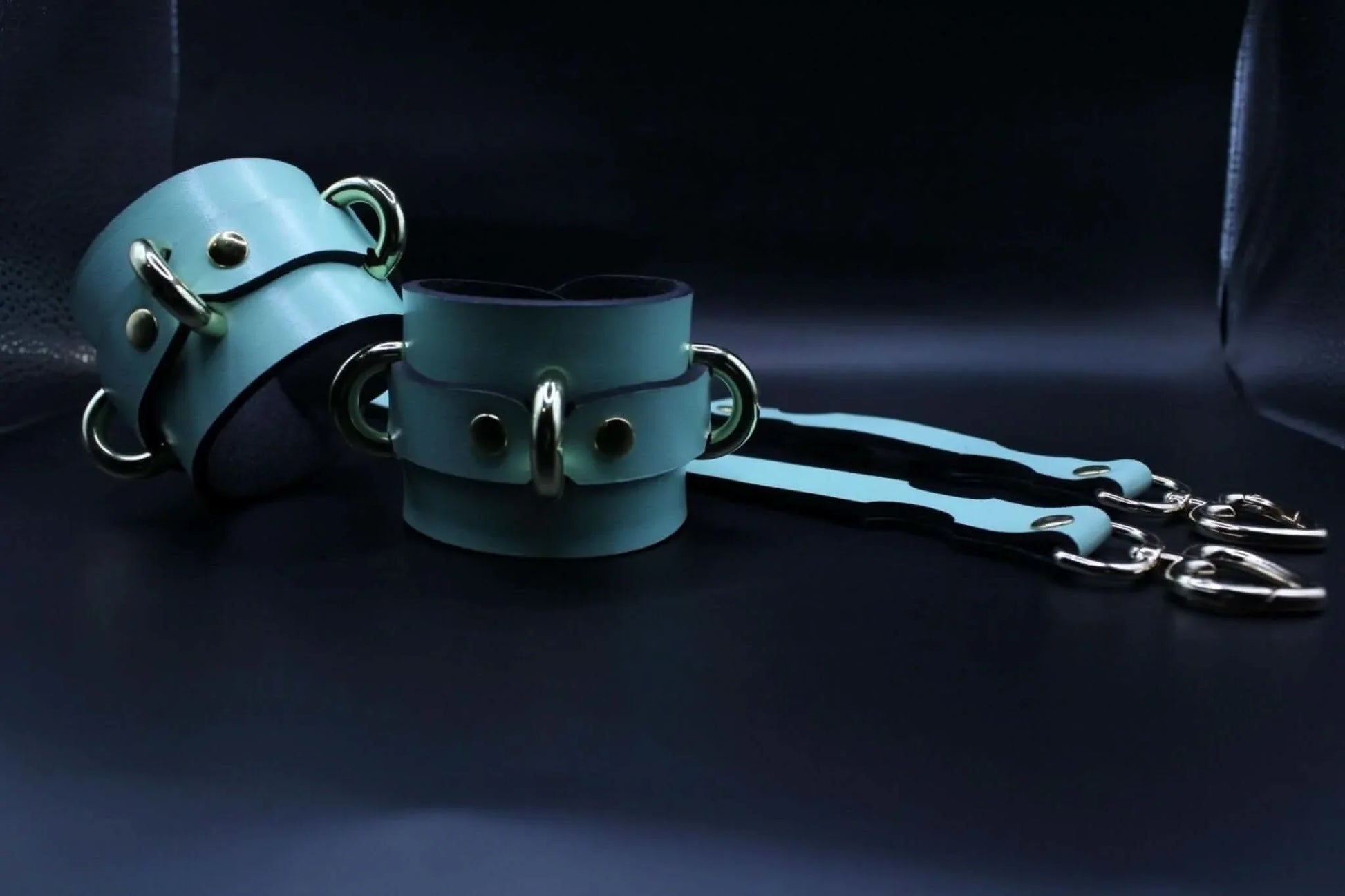 Wrist Cuffs- Adjustable Wrist Ankle Restraints for BDSM Play - Happytoys Sexshop: online sex shop for Feeling Happy & Easy 😊 - Discreet geleverd
