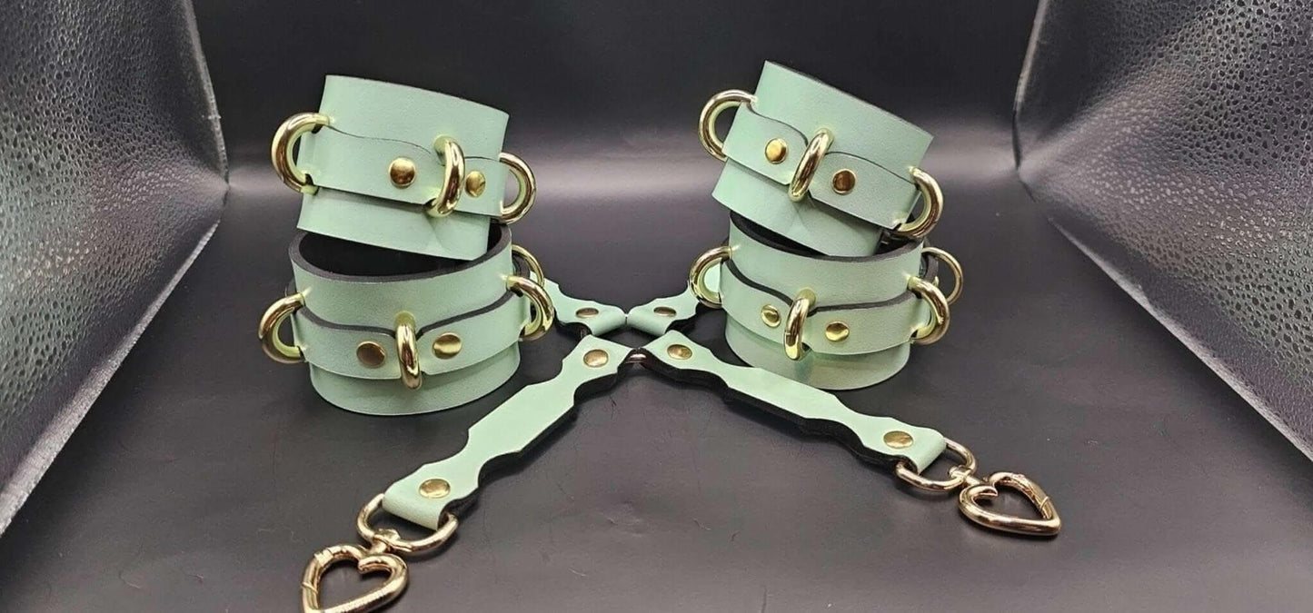 Wrist Cuffs- Adjustable Wrist Ankle Restraints for BDSM Play - Happytoys Sexshop: online sex shop for Feeling Happy & Easy 😊 - Discreet geleverd