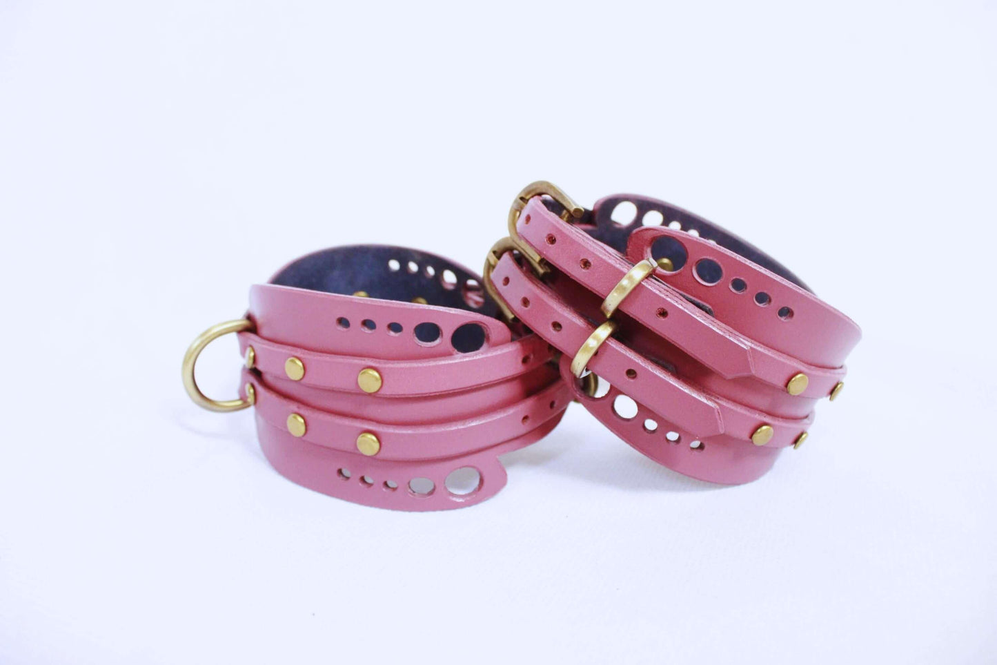 Wrist Cuffs Set for BDSM Bondage Restraints and Submissive Play - Happytoys Sexshop: online sex shop for Feeling Happy & Easy 😊 - Discreet geleverd