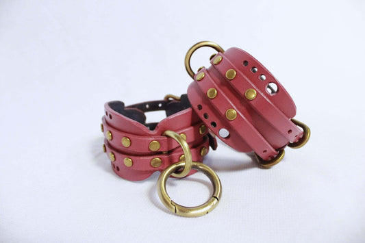 Wrist Cuffs Set for BDSM Bondage Restraints and Submissive Play - Happytoys Sexshop: online sex shop for Feeling Happy & Easy 😊 - Discreet geleverd