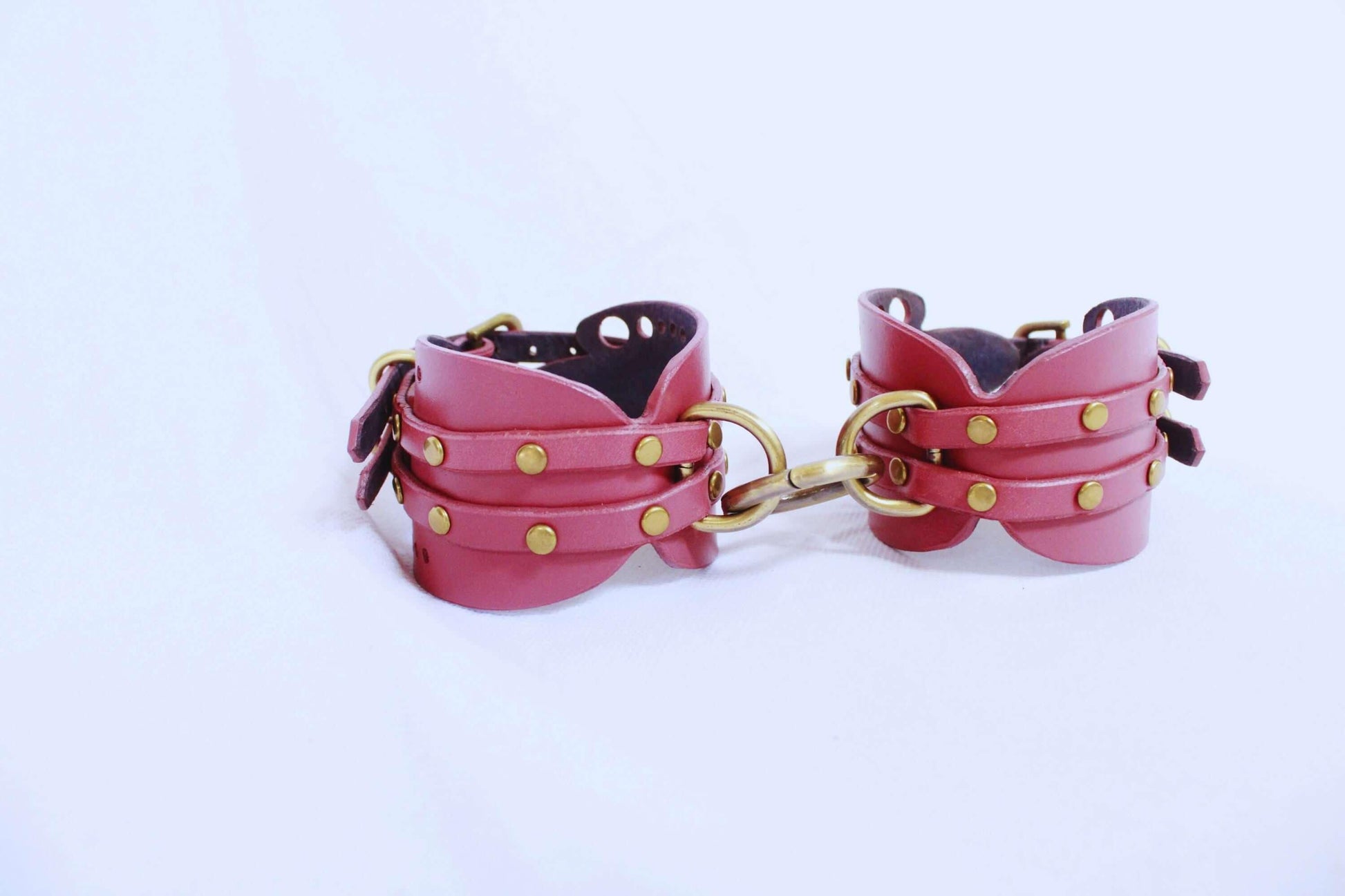 Wrist Cuffs Set for BDSM Bondage Restraints and Submissive Play - Happytoys Sexshop: online sex shop for Feeling Happy & Easy 😊 - Discreet geleverd