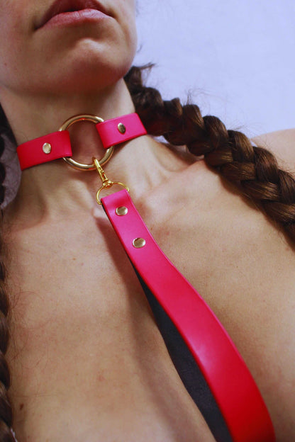 Rio Red BDSM Collar Elegant Power And Discreet Leather Design - Happytoys Sexshop: online sex shop for Feeling Happy & Easy 😊 - Discreet geleverd