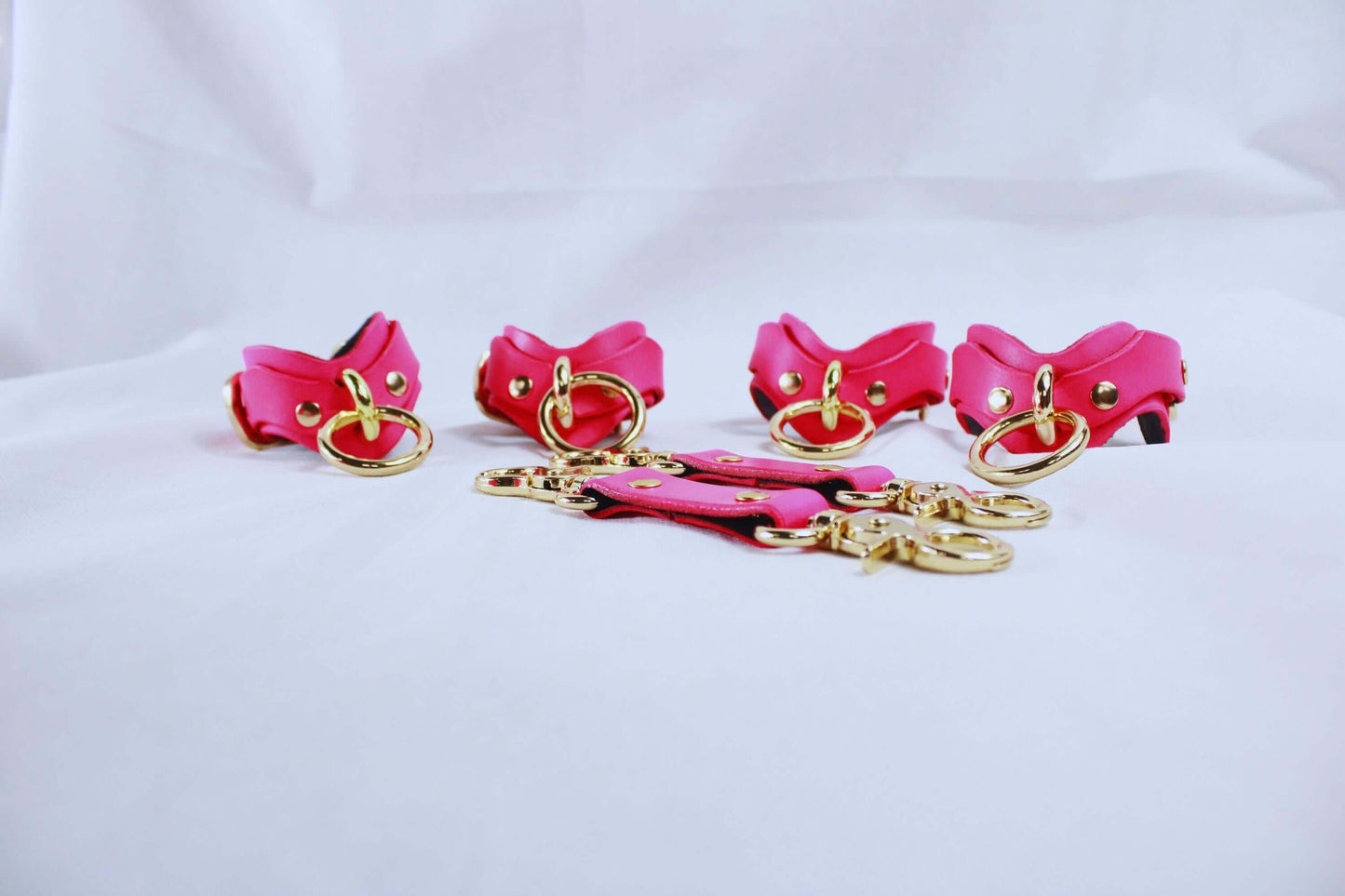 BDSM Gear Pink Leather | Premium BDSM Bondage Gear Set - Happytoys Sexshop: online sex shop for Feeling Happy & Easy 😊 - Discreet geleverd