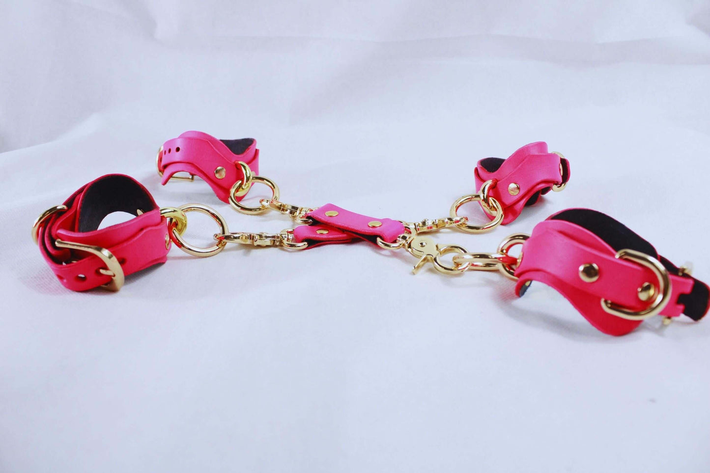 BDSM Gear Pink Leather | Premium BDSM Bondage Gear Set - Happytoys Sexshop: online sex shop for Feeling Happy & Easy 😊 - Discreet geleverd
