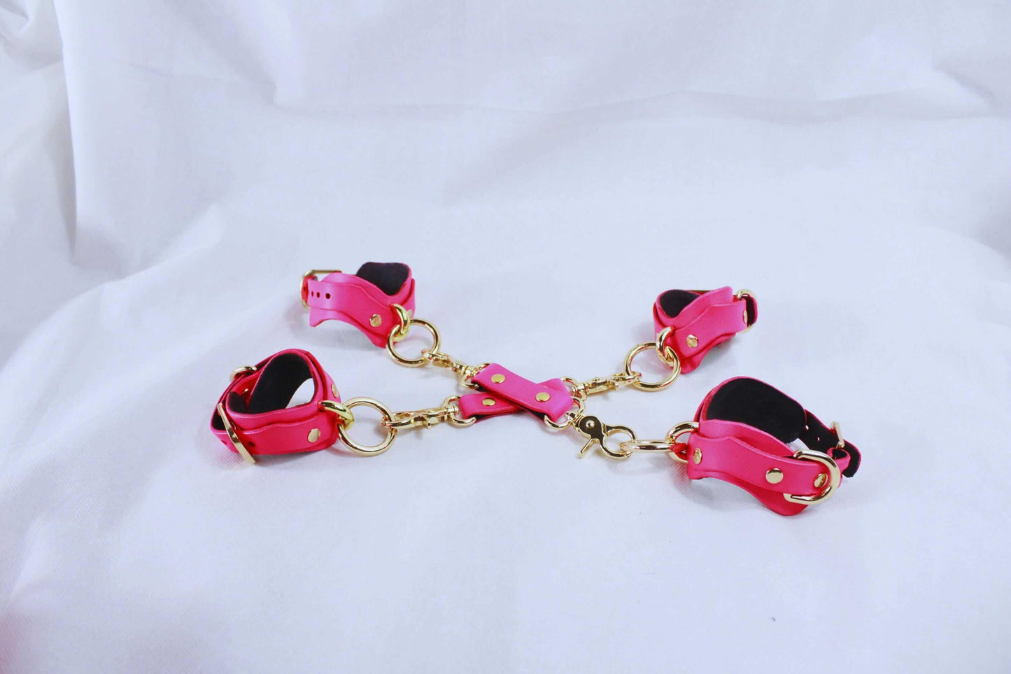 BDSM Gear Pink Leather | Premium BDSM Bondage Gear Set - Happytoys Sexshop: online sex shop for Feeling Happy & Easy 😊 - Discreet geleverd