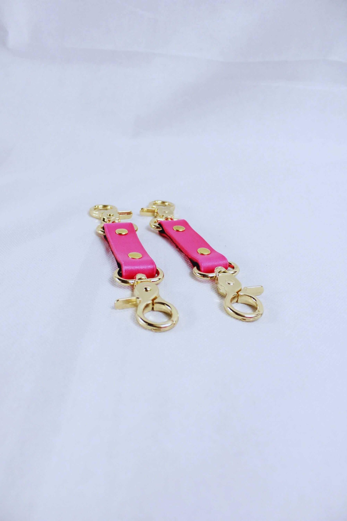 BDSM Gear Pink Thigh Cuffs for Bondage Set for Couples - Happytoys Sexshop: online sex shop for Feeling Happy & Easy 😊 - Discreet geleverd