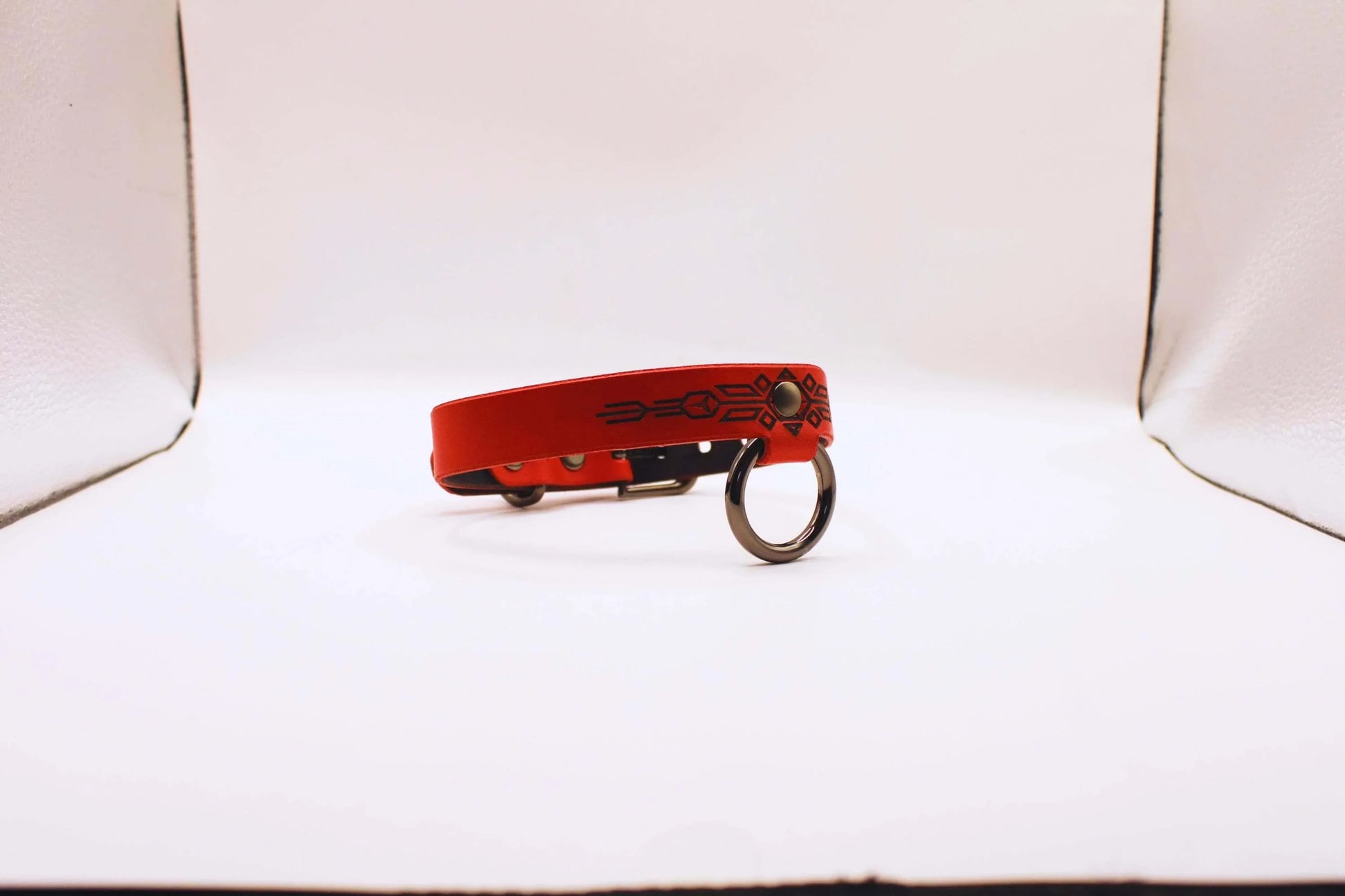 Submissive Collar of Fire Discreet Day Jewelry Gift for Subs - Happytoys Sexshop: online sex shop for Feeling Happy & Easy 😊 - Discreet geleverd